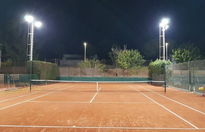 Iluminacin LED para canchas de tenis